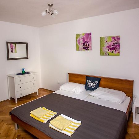 Apartment Omis Holiday מראה חיצוני תמונה
