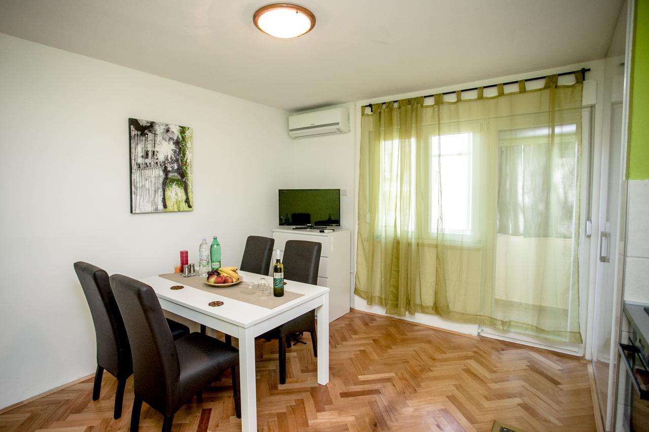 Apartment Omis Holiday מראה חיצוני תמונה