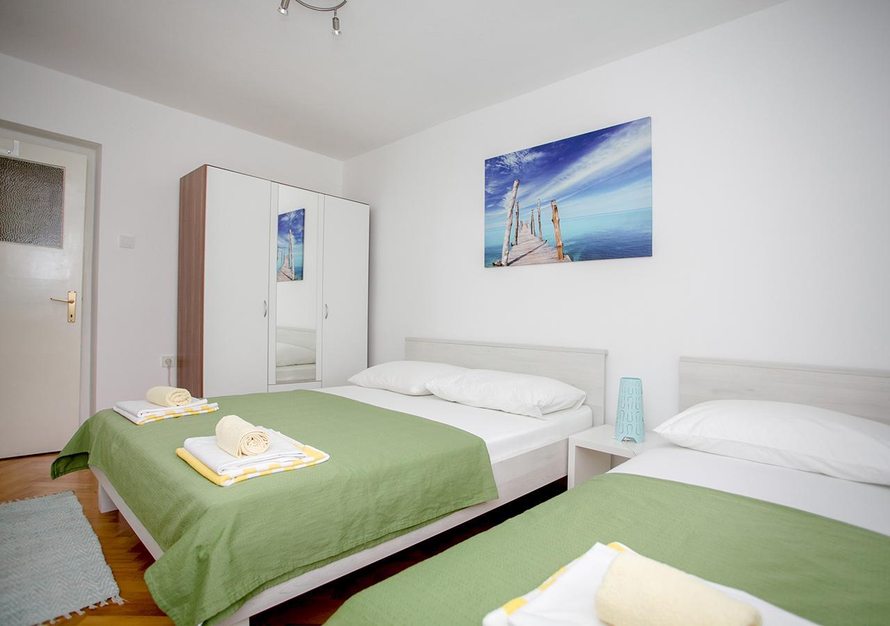 Apartment Omis Holiday מראה חיצוני תמונה