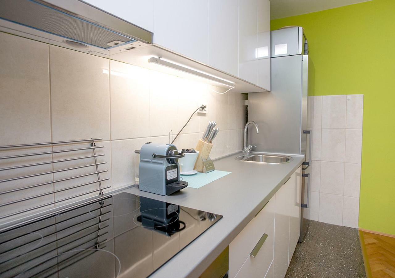 Apartment Omis Holiday מראה חיצוני תמונה